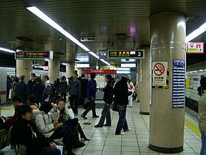 Archivo:TokyoMetro-shibuya-Z01-platform