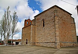 Archivo:Trasera de la Iglesia de Sando