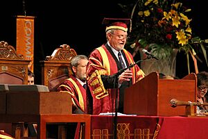 Archivo:UoC graduation April 2014 26