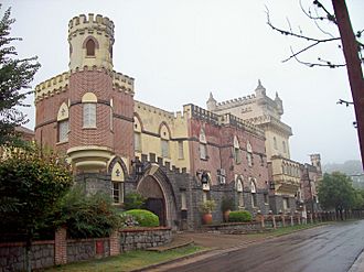 Valle Hermoso Hotel El Castillo esquina.jpg