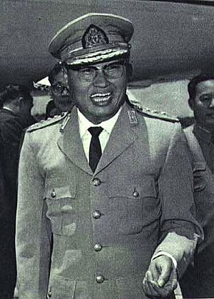 1966-06 1966年刘少奇访问缅甸 奈温 (cropped).jpg