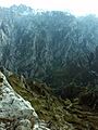 2.200 metros de desnivel desde la cumbre del Torrecerrdo hasta el pueblo de Caín, aquí vistos desde el Cuvicente