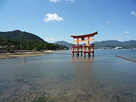 20131012 07 Miyajima - Torii (10491662566).jpg