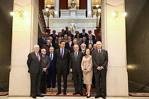 2019-04-04, El presidente de Gobierno, Pedro Sánchez, durante su visita a la sede de la Real Academia Española, SanchezAcademia7.jpg
