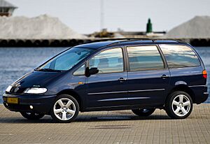Archivo:7M8 VW Sharan