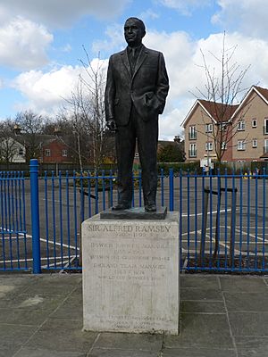 Archivo:Alf Ramsey Statue