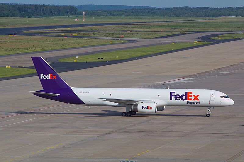 Boeing 757-200F FedEx (14399358642)