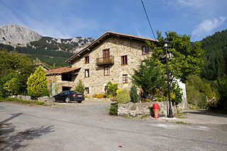 Caserío en Etxaguen - panoramio.jpg