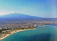 Archivo:Catania-Etna-Sicilia-Italy-Castielli CC0 HQ1