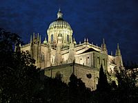 Cimborrio de la Catedral Nueva de Salamanca de noche