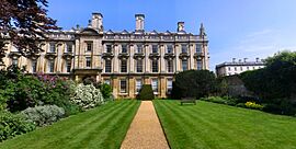 Clare College, Scholars' Garden.jpg