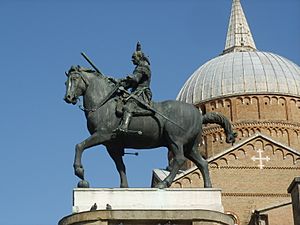 Archivo:Donatello, Monumento equestre al Gattamelata 03