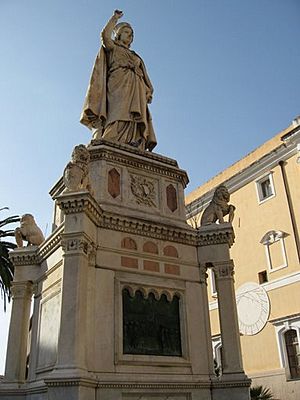 Archivo:Eleanor statue Oristano
