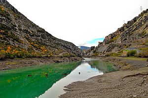 Archivo:Embalse de Sopeira Rio Noguera Ribagorzana