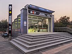 Archivo:Entrance C of Zhengzhou University Sci-Tech Park Station of Zhengzhou Metro Line 1
