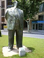 Archivo:Escultura "Ejecutivo" de Albacete