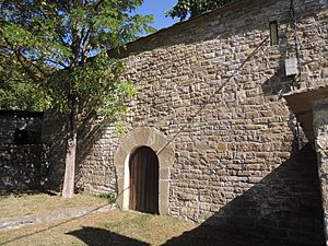Archivo:Iglesia de San Andrés de Sorripas (8260683733)