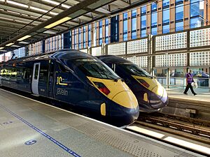 Archivo:Javelins at St Pancras International, July 2020