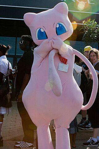 Mew Cosplayer at Anime North 2010.jpg