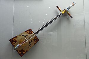 Archivo:Mongol Stringed Instrument (19607033639)