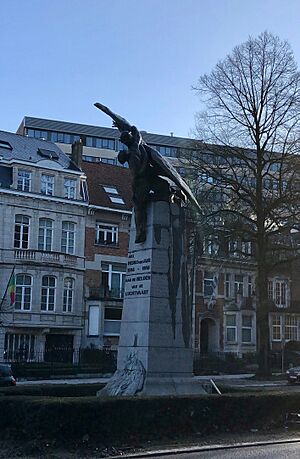 Archivo:Monument aux aviateurs et aérostiers tombés pendant la guerre