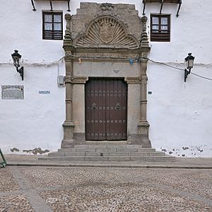 Archivo:Palacio de los Condes de Montalbán, La Puebla de Montalbán. Portada