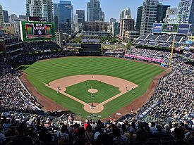 Archivo:Petco Park Padres Game