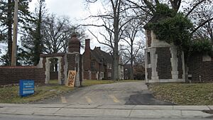 Archivo:Pinecroft, Powel Crosley Mansion