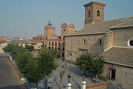 Plaza de España Ayuntamiento e Iglesia.jpg