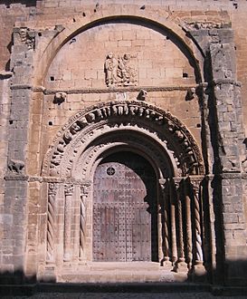 Portada sur Santa María de Uncastillo.jpg