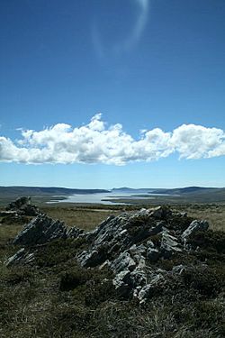 Archivo:San Carlos Water, Falkland Islands