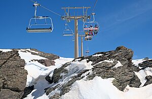 Archivo:Sierra Nevada Laguna skilift 3