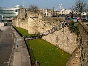 Archivo:Southampton City Walls - geograph.org.uk - 23024