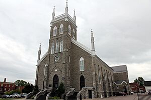 Archivo:St. Columbkille Cathedral Pembroke ON 1856 left