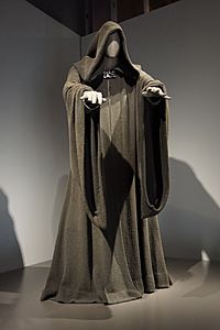 Archivo:Star Wars and the Power of Costume July 2018 03 (Emperor Palpatine's Sith robes from Episode VI)