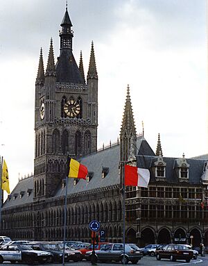 Archivo:The Cloth Hall, Ypres, Belgium