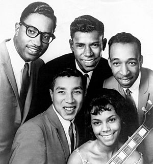 The Miracles (1962 Tamla publicity photo).jpg