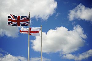 Archivo:Union Flag and St Georges Cross
