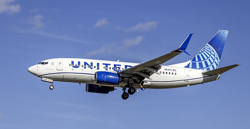 United Boeing 737-700 N54711 MD1