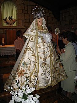 Archivo:Virgen de la Encina Patrona de la villa Macotera