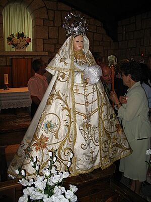 Archivo:Virgen de la Encina Patrona de la villa Macotera
