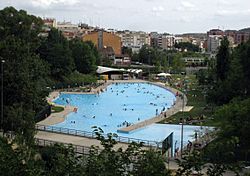 Archivo:097 Llac de Vallparadís, piscina