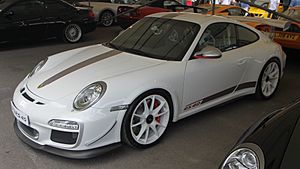 Archivo:2011 White Porsche 997 GT3 RS 4.0 Goodwood FoS