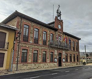 Archivo:Ayuntamiento de Santa Colomba de Somoza