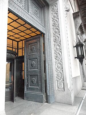 Archivo:Banco de la República Oriental del Uruguay (Cede Central)