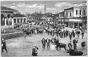 Archivo:Bazar Tirana (ca. 1900)