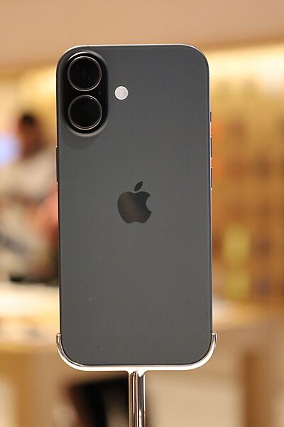 Black iPhone 17
