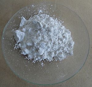 Calcium oxide powder.JPG
