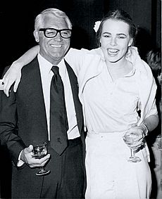 Archivo:Cary Grant and Margaux Hemingway, 1976