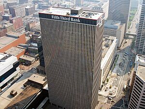 Archivo:Cincinnati-fifth-third-bank